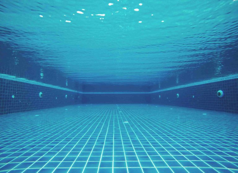 Underwater,in,swimming,pool